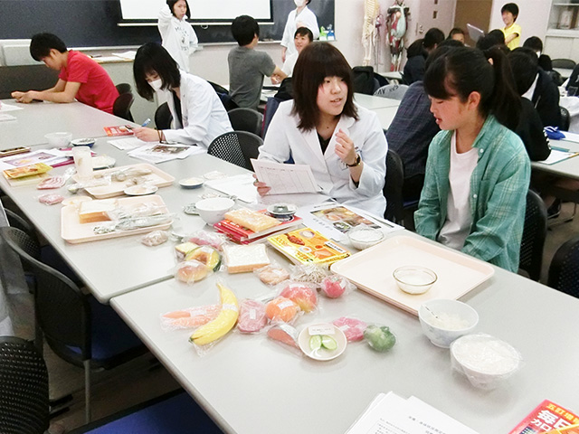 ２．選手への聞き取りによる食事調査