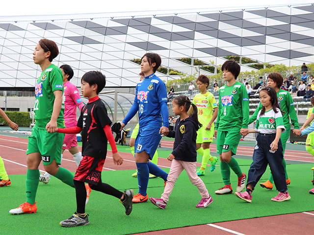 スターティングメンバーとして試合に臨む西村選手