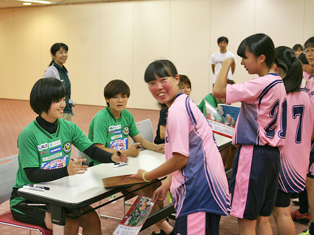 西村清花選手から初めてサインをもらい、とても喜んでいました