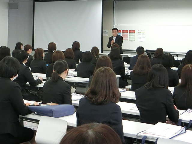 井上学科主任による祝辞