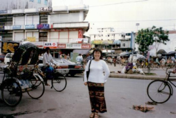 バングラデシュ到着直後。左のリキシャ（「人力車」が語源）は人々の移動手段