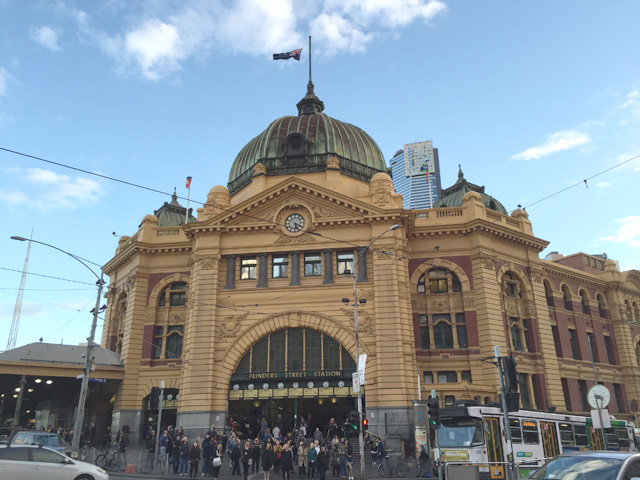 学校の目の前にあるFlinders Street Station