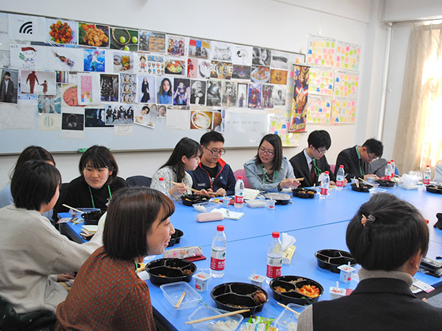 国際関係学院の学生との交流