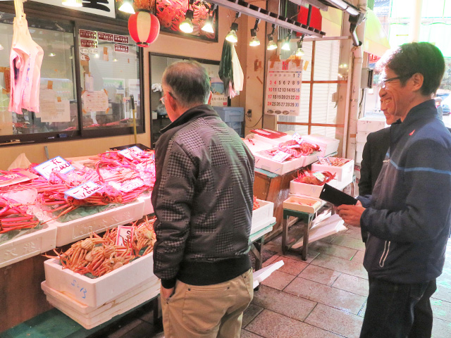 一歩足を踏み入れると旬の食材がお出迎え