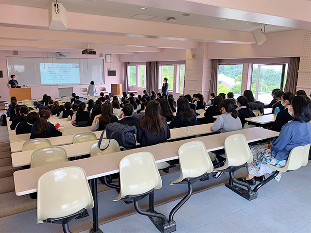 海外研修の説明会の様子