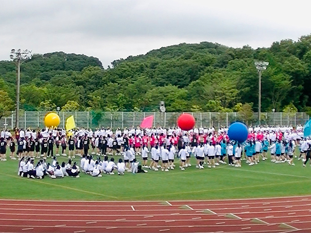 最初の競技・大玉送り