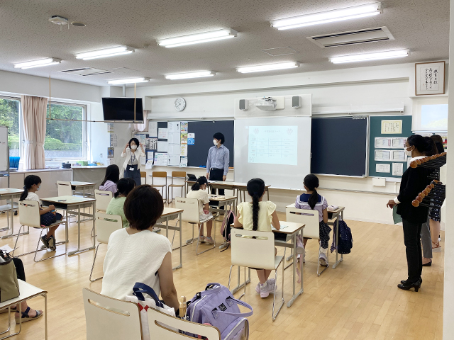 小学生は、4か国語にチャレンジ！