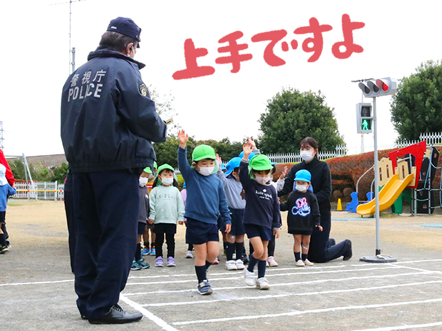 年中さんは年少さんのお手本となっていました～！