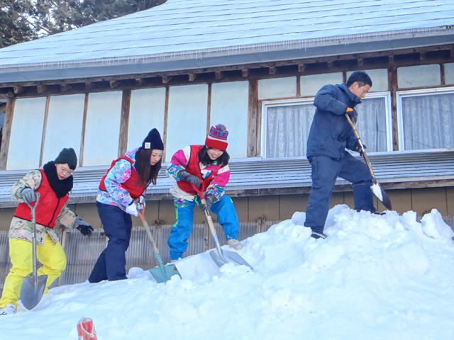 【除雪前】１階の庇まであった雪が・・・