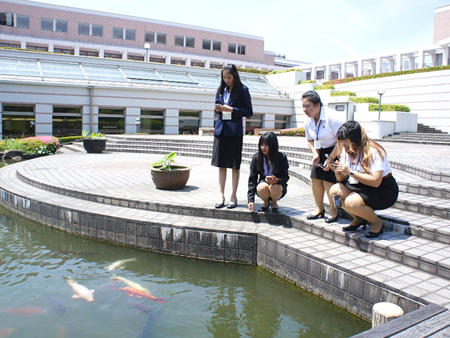 学内見学の様子