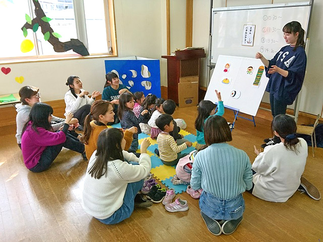 子どもたちも大盛り上がりのパネルシアター上演