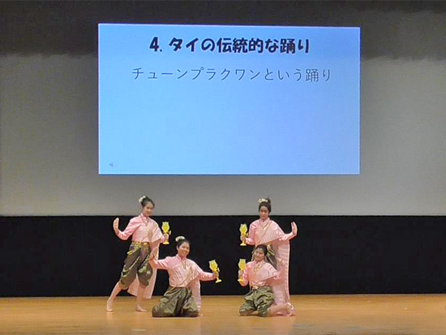 学燈会での踊りの様子