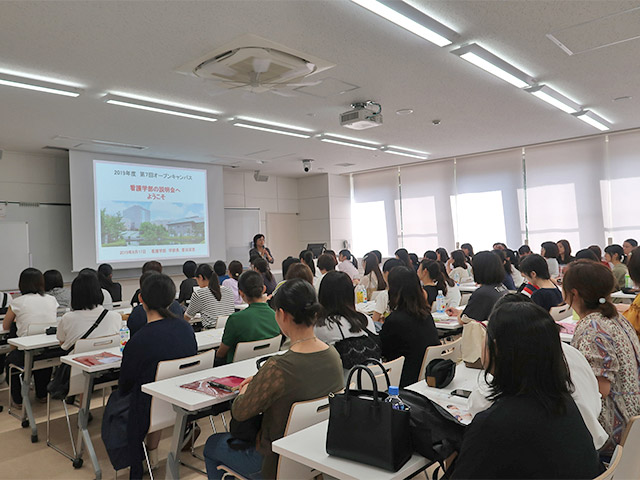 学科説明会の様子。多くの皆様にご参加いただきました。