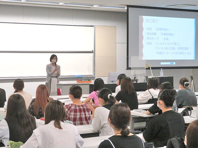 大坂裕子先生による講義の様子